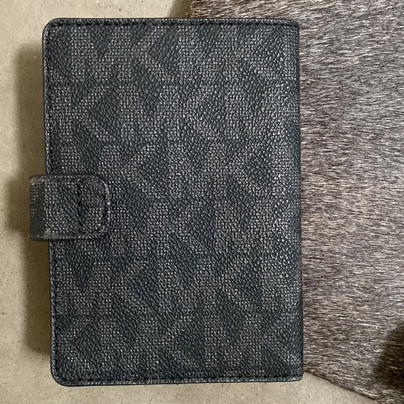 Never Used Michael Kors Blk/ Gray Snap Front Wallet - Picture 2 of 6
